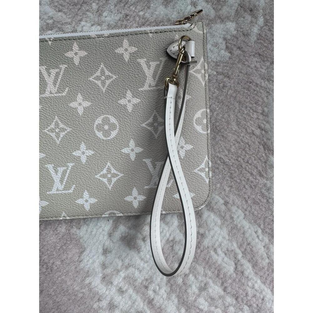 Louis Vuitton Neverfull Limited Edition Sunset Khaki MM Wristlet - Picture 3 of 7